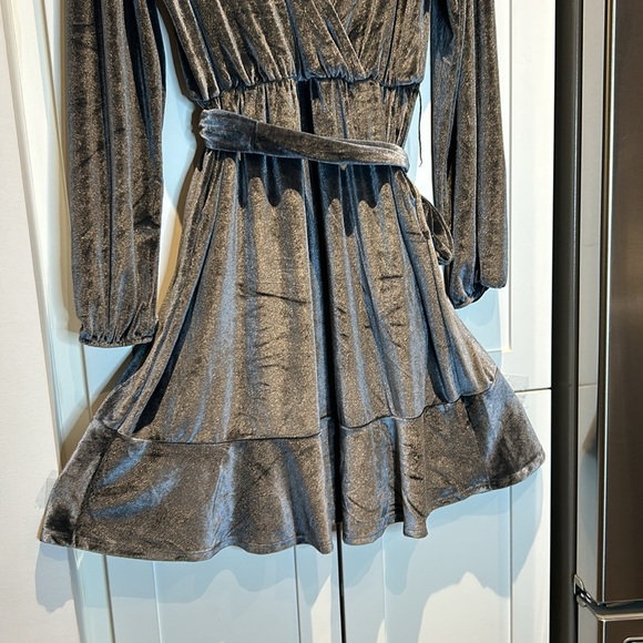 DEX Grey Velvet Wrap Fit & Flare Short Dress Ruffled Hem Women’s Size L - Picture 8 of 16